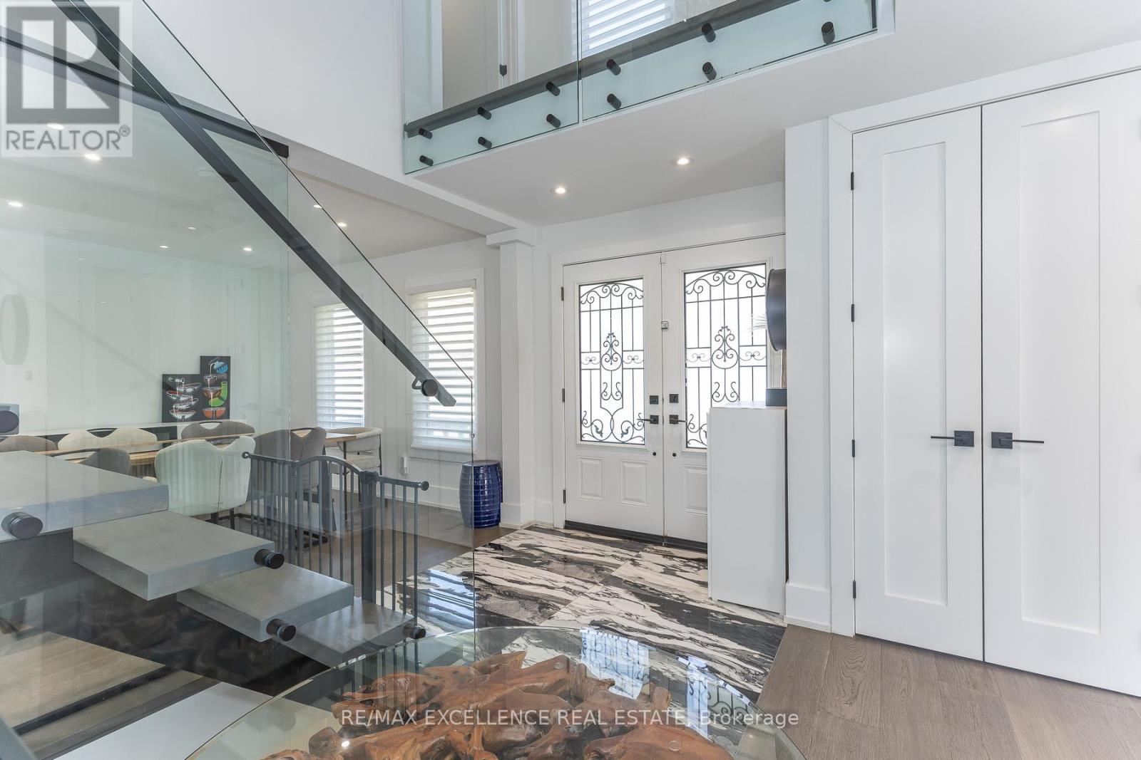 2 Pebble Beach Court, Brampton, Ontario  L6S 4E9 - Photo 6 - W13114016