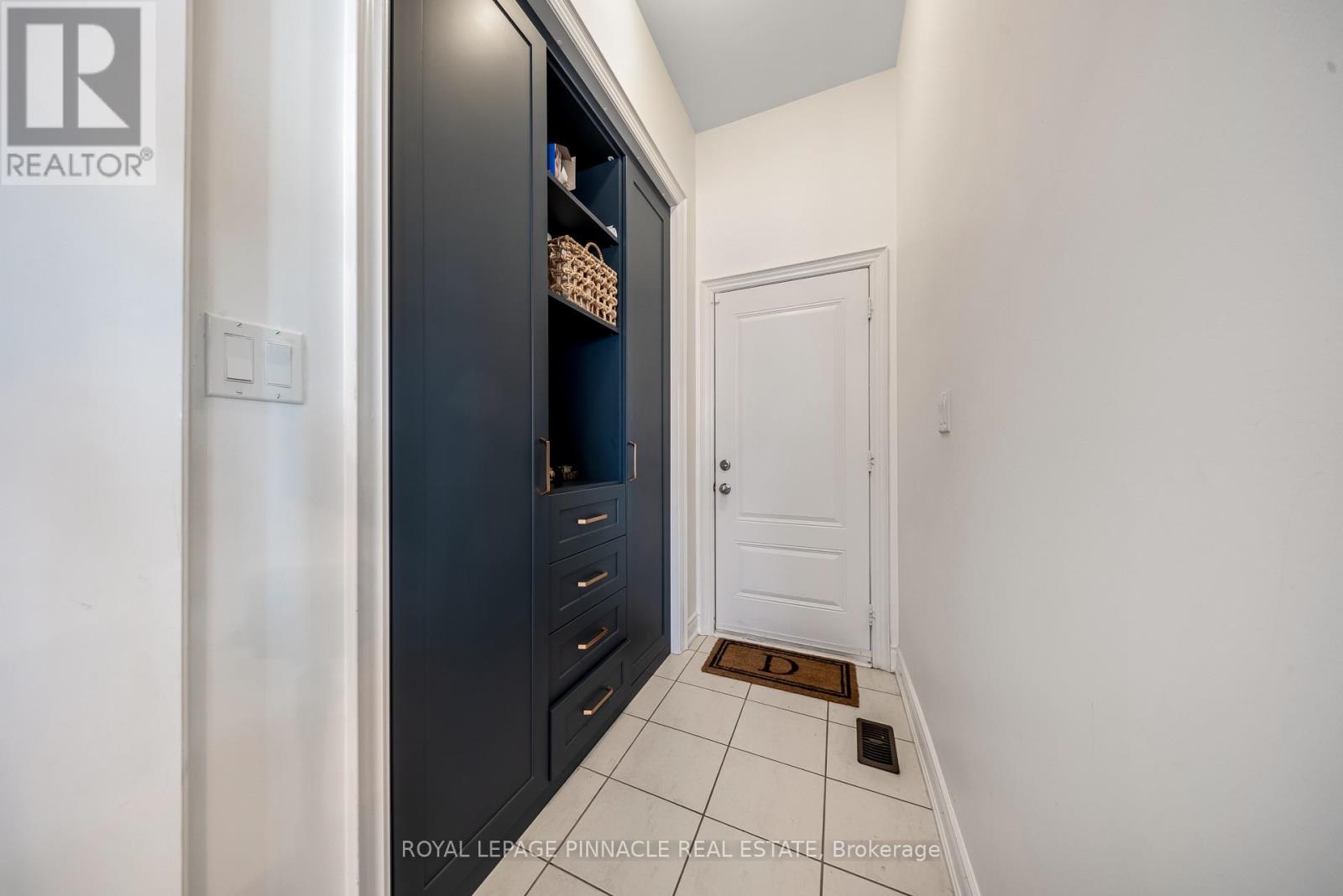 1504 Yellow Rose Circle, Oakville, Ontario  L6M 5L3 - Photo 17 - W13114048