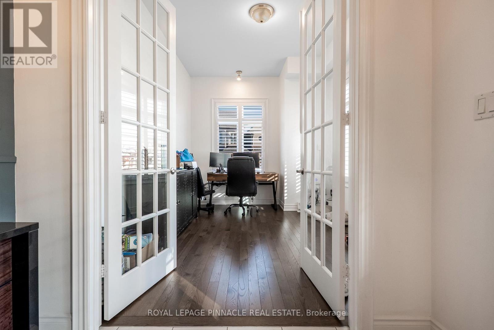1504 Yellow Rose Circle, Oakville, Ontario  L6M 5L3 - Photo 6 - W13114048