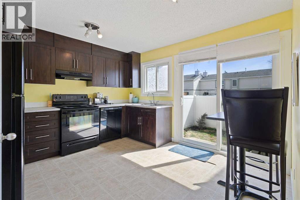 104 Deer Ridge Lane Se, Calgary, Alberta  T2J 6N4 - Photo 8 - A2303883