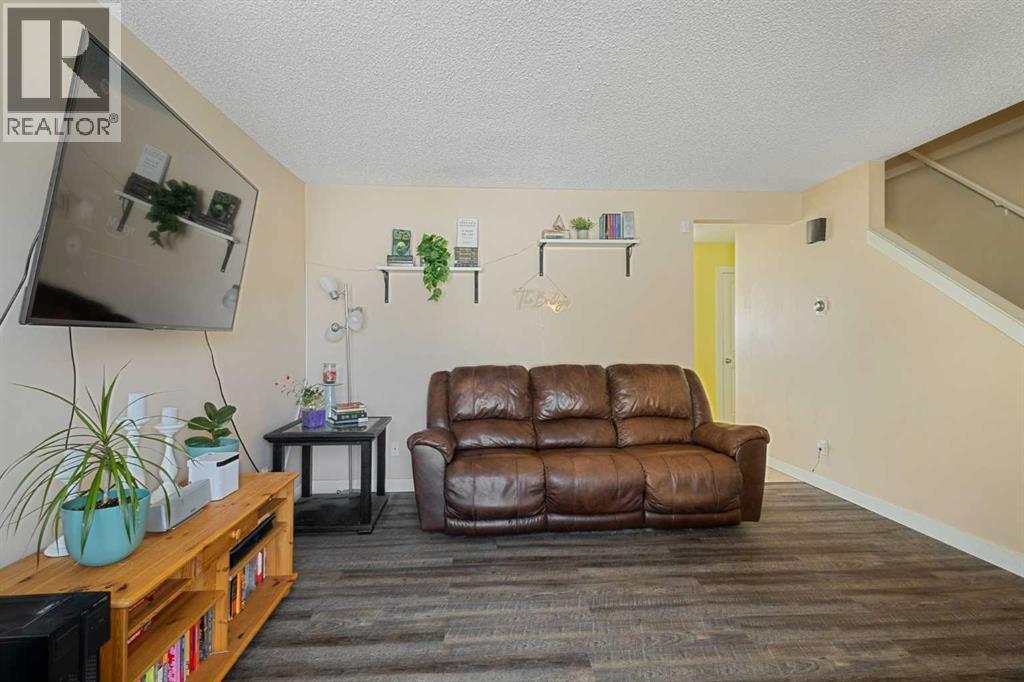 104 Deer Ridge Lane Se, Calgary, Alberta  T2J 6N4 - Photo 6 - A2303883