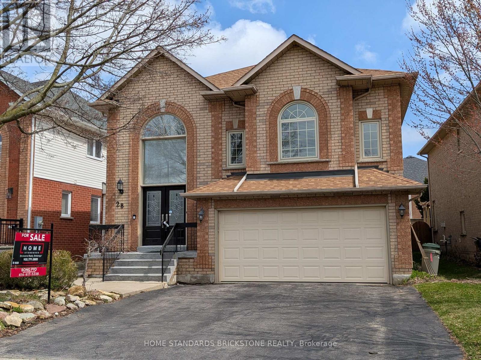 28 BROOKHURST CRESCENT, Hamilton, Ontario
