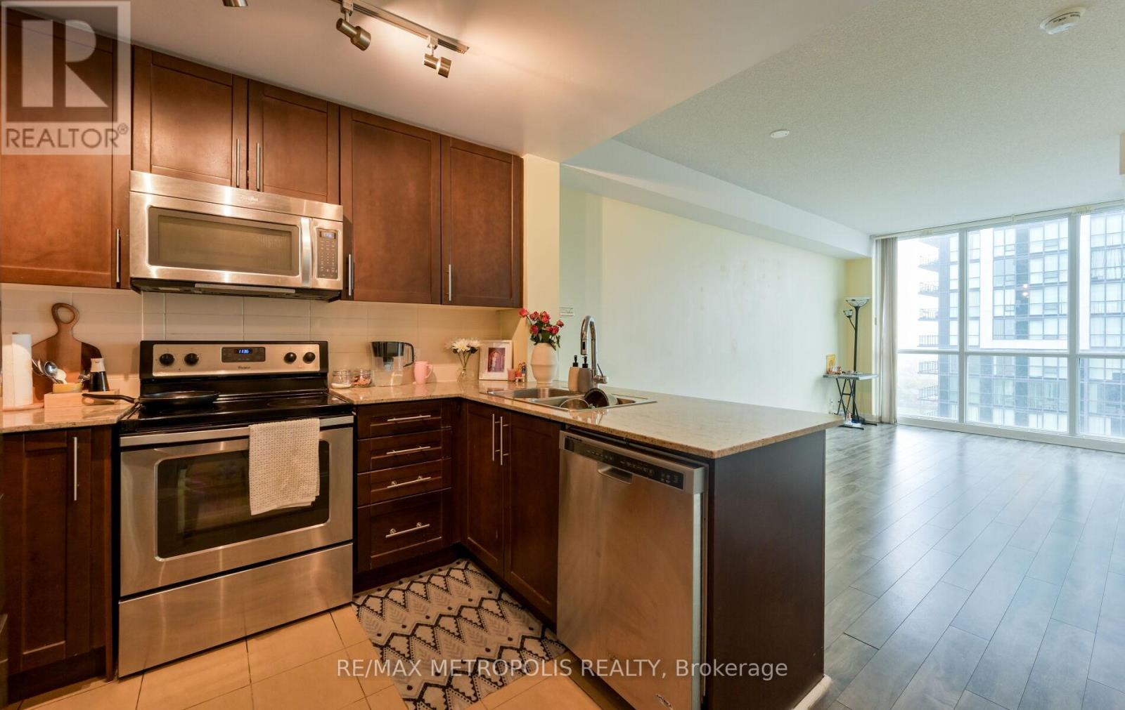 1004 - 3985 Grand Park Drive, Mississauga, Ontario  L5B 0H8 - Photo 2 - W13113570