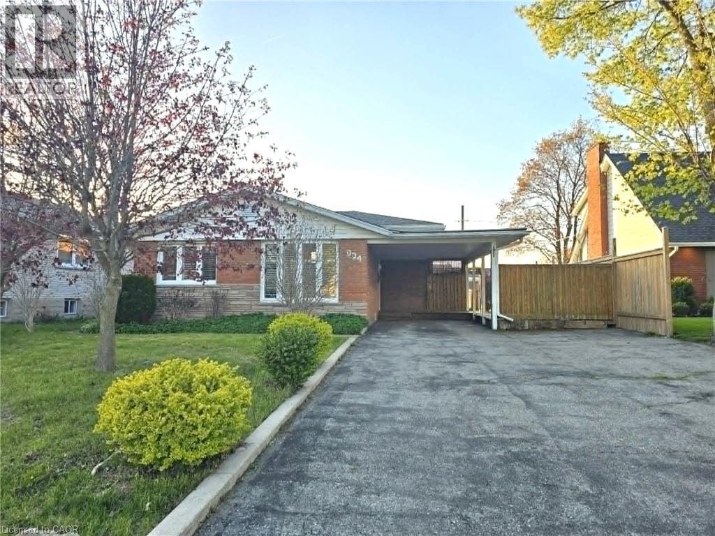 834 WESTMINSTER Drive S Unit# Main