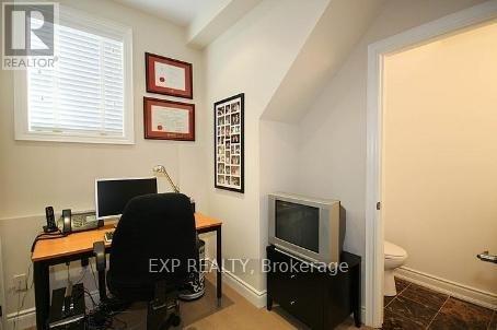 B - 2 Fairleigh Crescent, Toronto, Ontario  M6C 3R8 - Photo 9 - C13114132