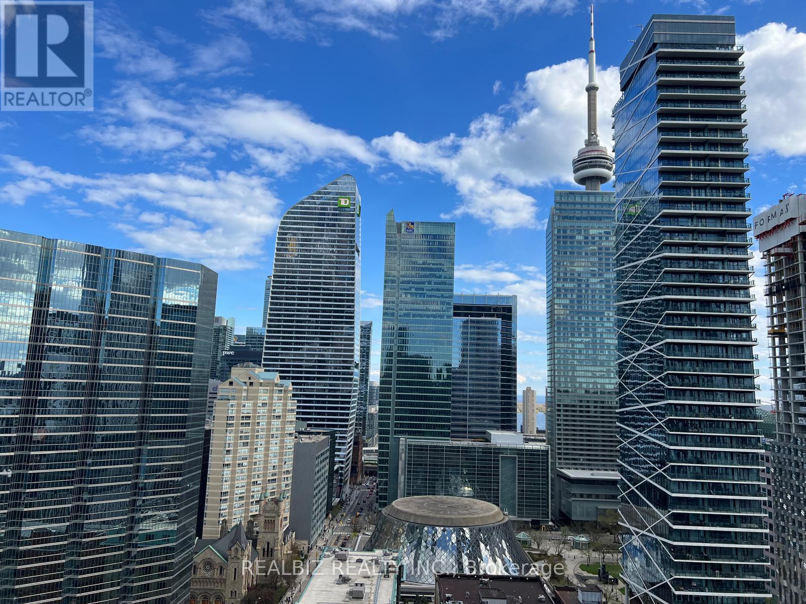 2401 - 126 Simcoe Street, Toronto, Ontario M5H 4E6 - Photo 4 - C13108764