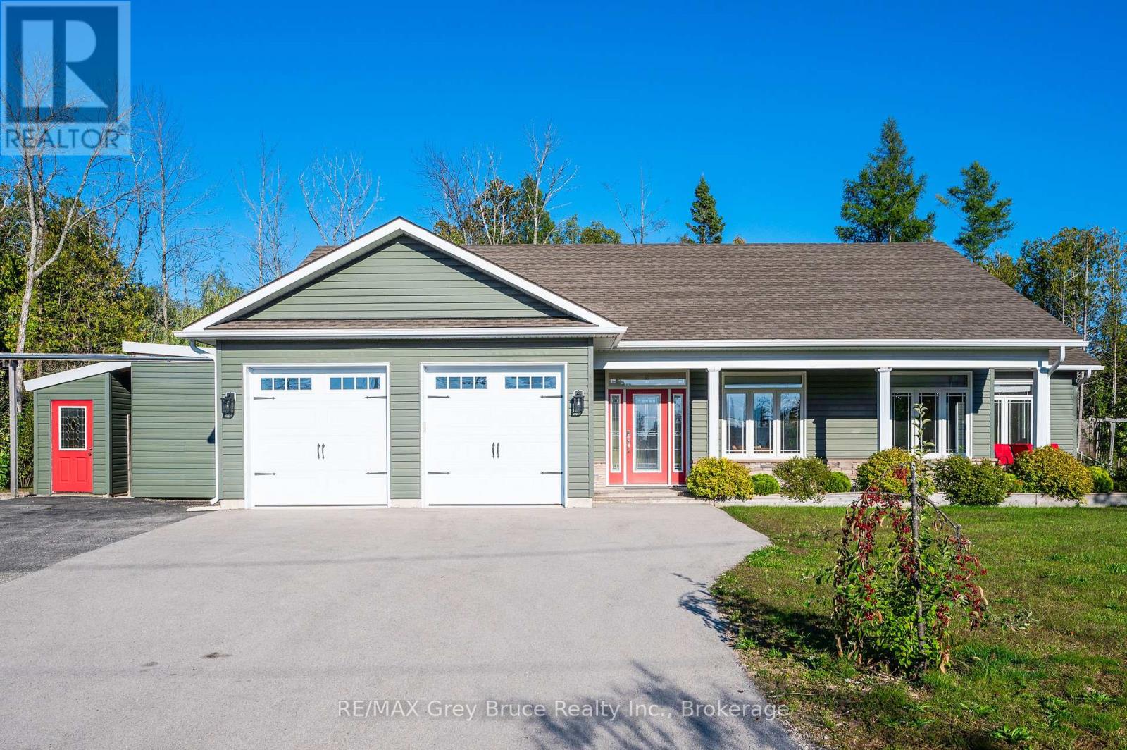 10 Williamson Place, South Bruce Peninsula, Ontario  N0H 2T0 - Photo 1 - X13114102