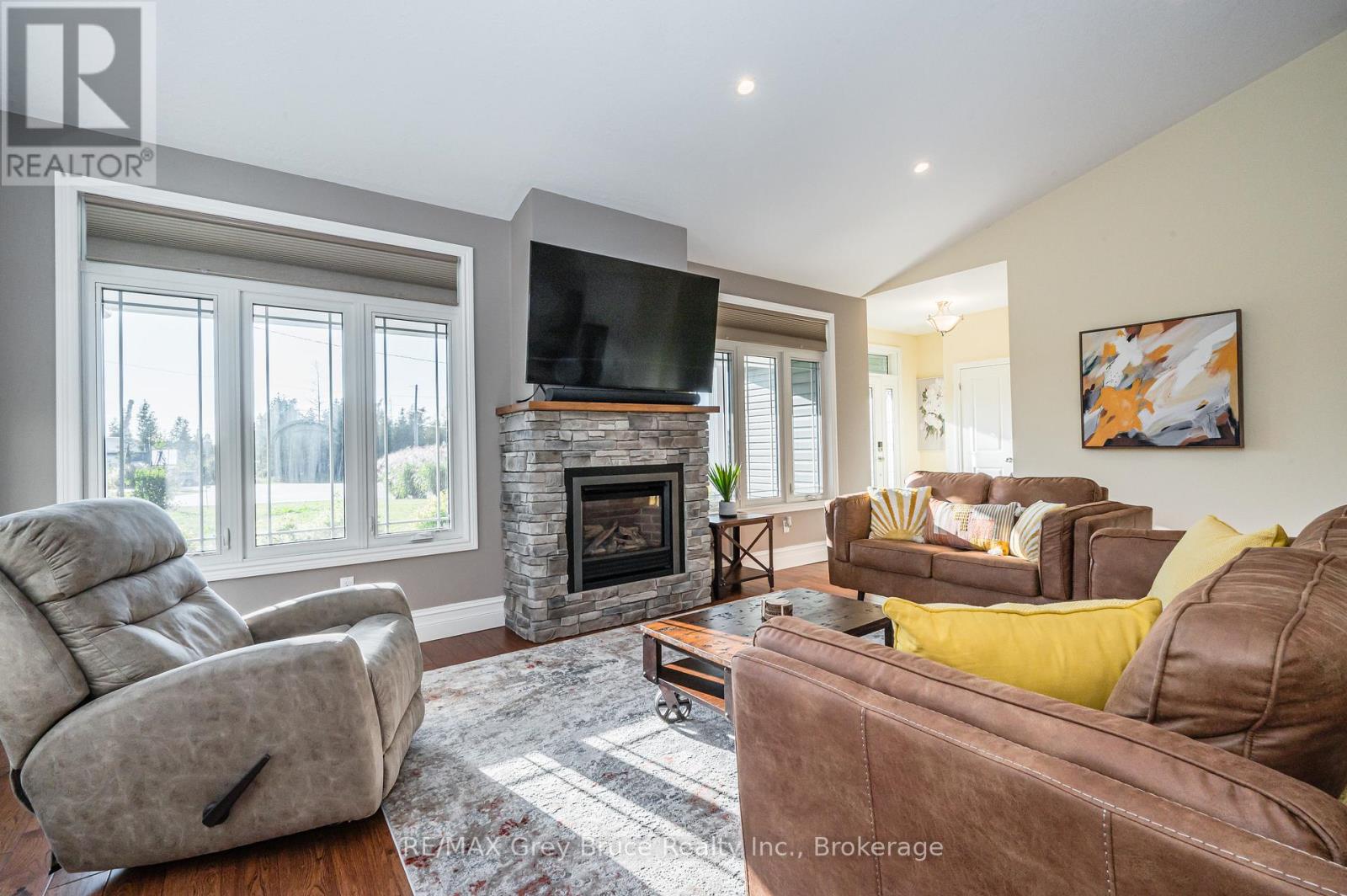 10 Williamson Place, South Bruce Peninsula, Ontario  N0H 2T0 - Photo 3 - X13114102