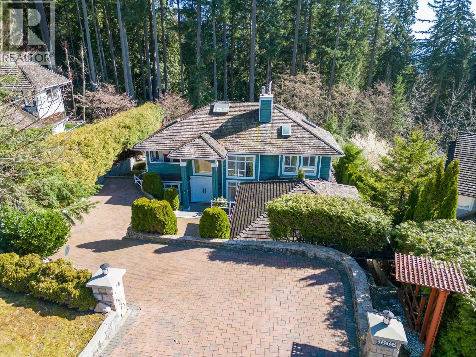 3866 MICHENER WAY, North Vancouver, British Columbia