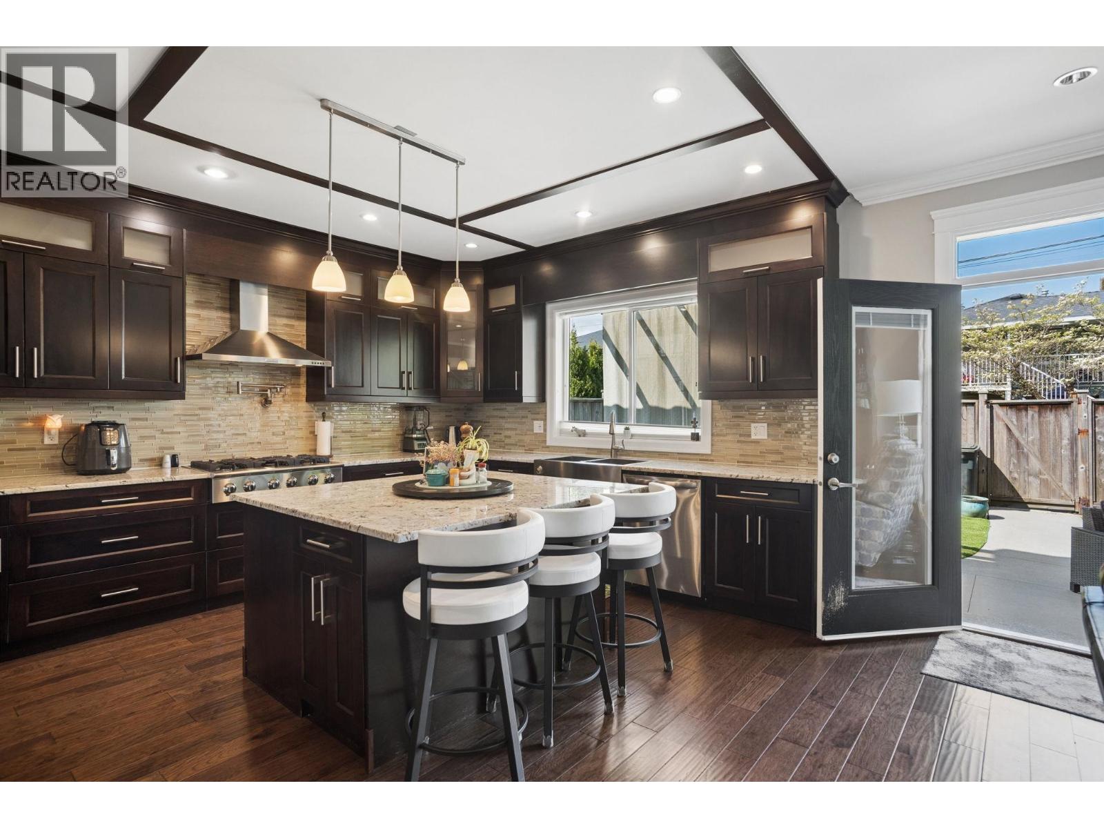 675 Clare Avenue, Burnaby, British Columbia  V5B 4L5 - Photo 7 - R3122369