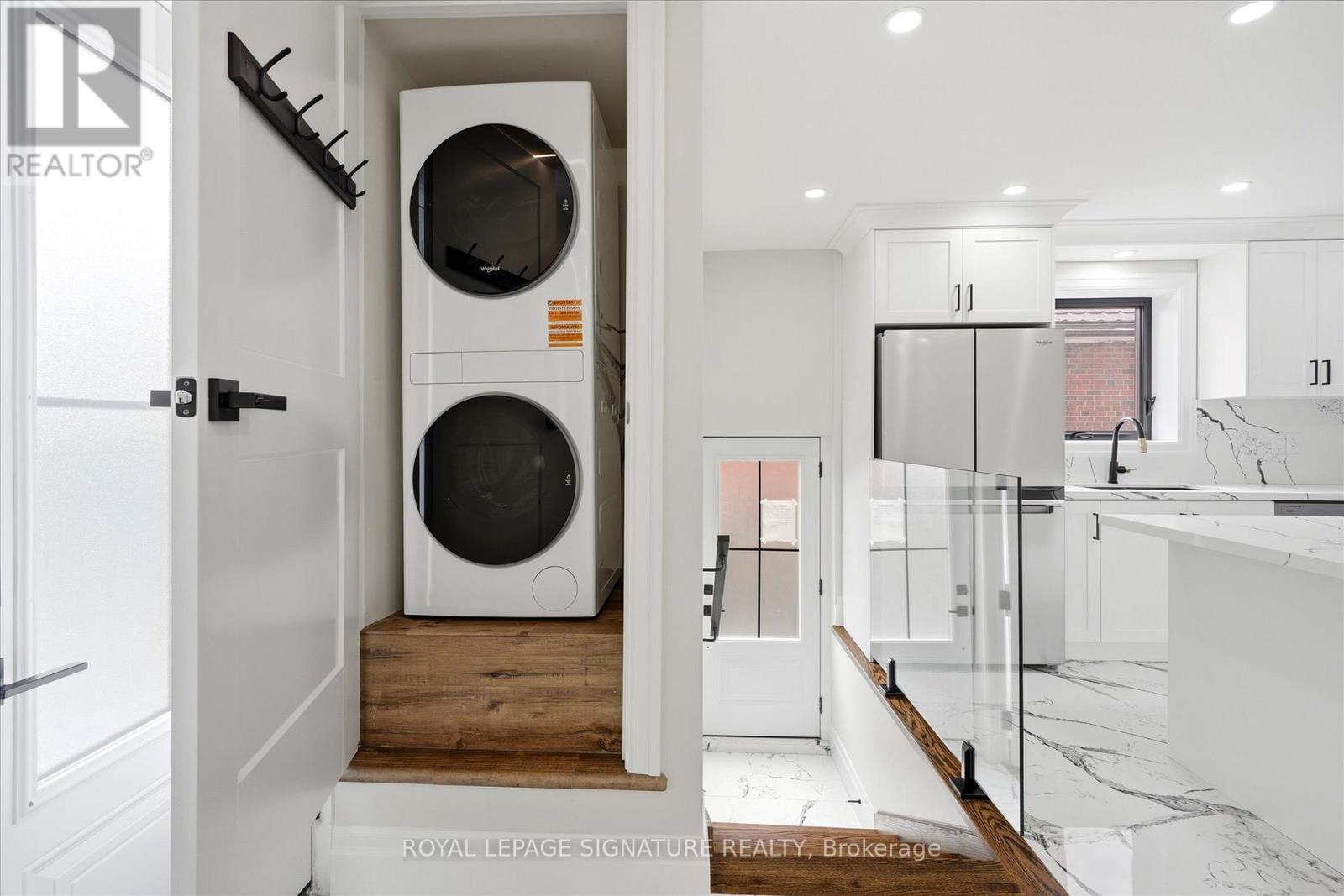 24 Treeview Drive, Toronto, Ontario  M8W 4B9 - Photo 5 - W13114104