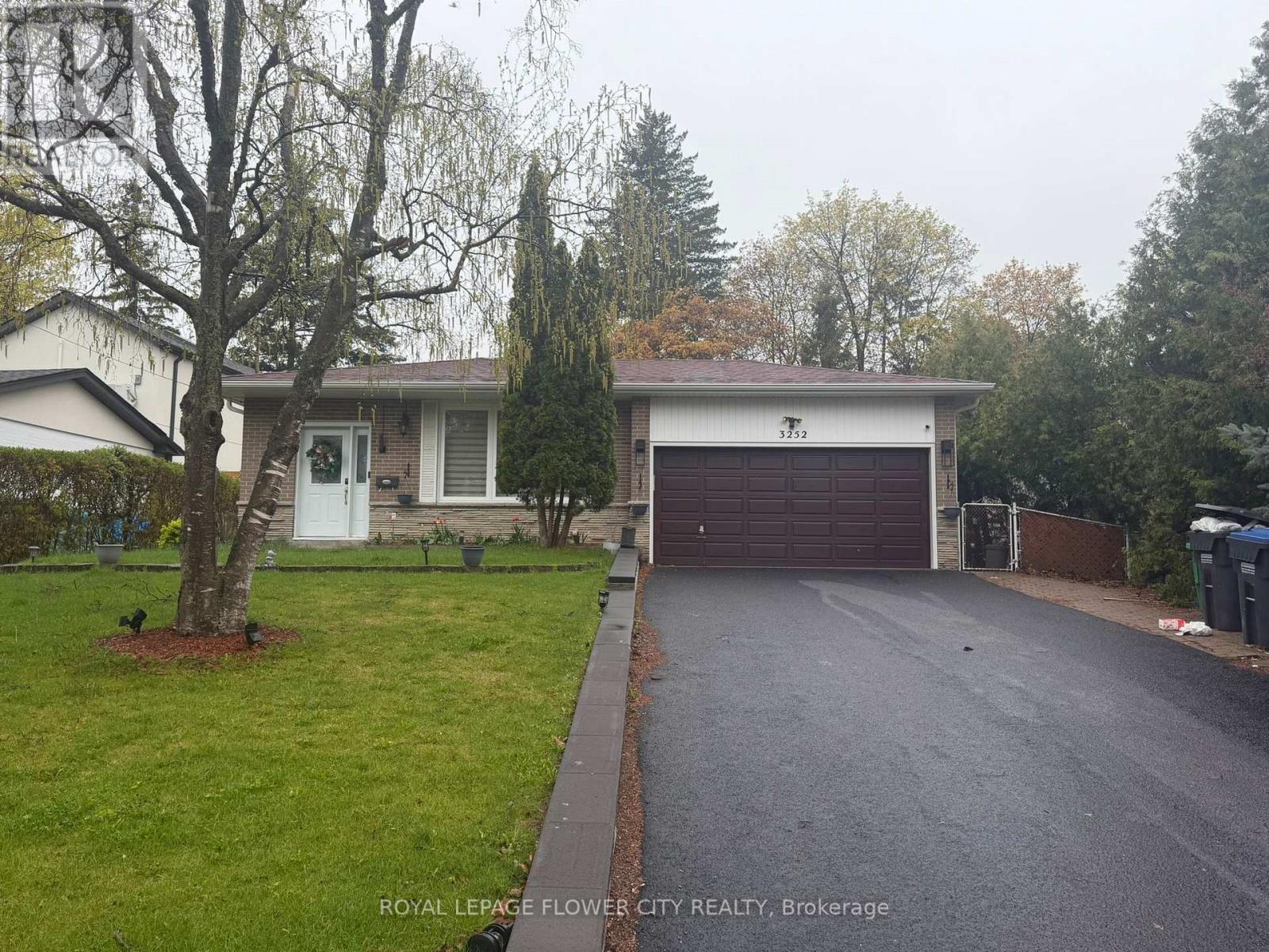 3252 Flanagan Crescent, Mississauga, Ontario  L5C 2M5 - Photo 1 - W13114126