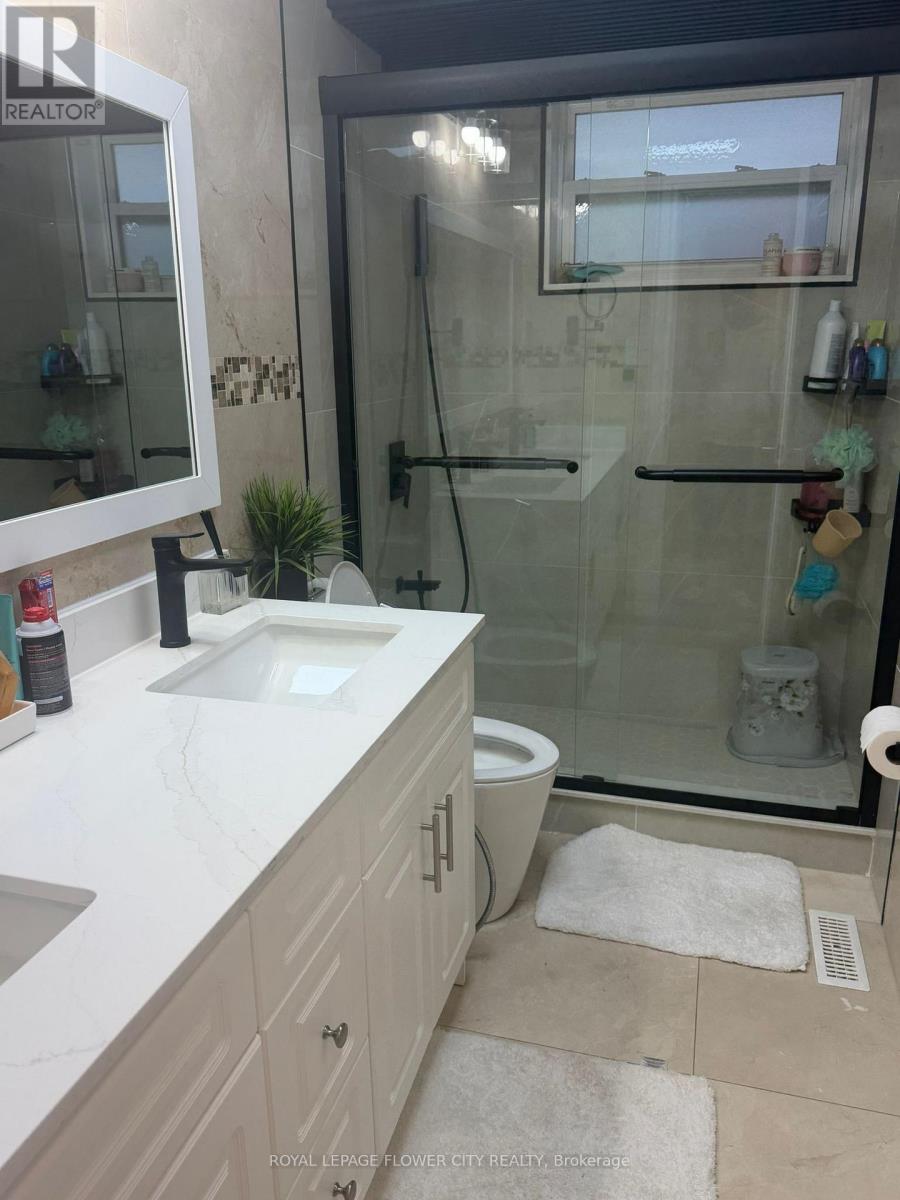 3252 Flanagan Crescent, Mississauga, Ontario  L5C 2M5 - Photo 14 - W13114126