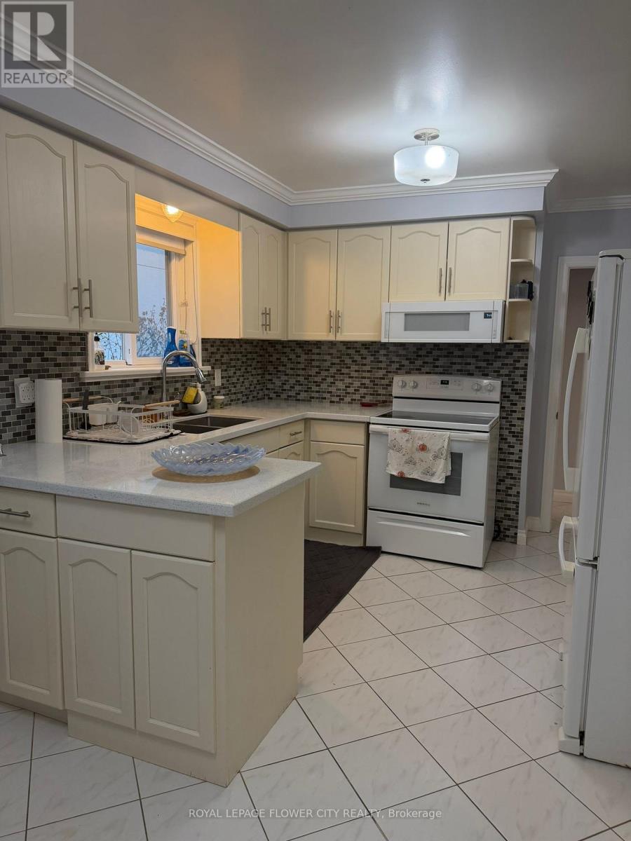 3252 Flanagan Crescent, Mississauga, Ontario  L5C 2M5 - Photo 9 - W13114126