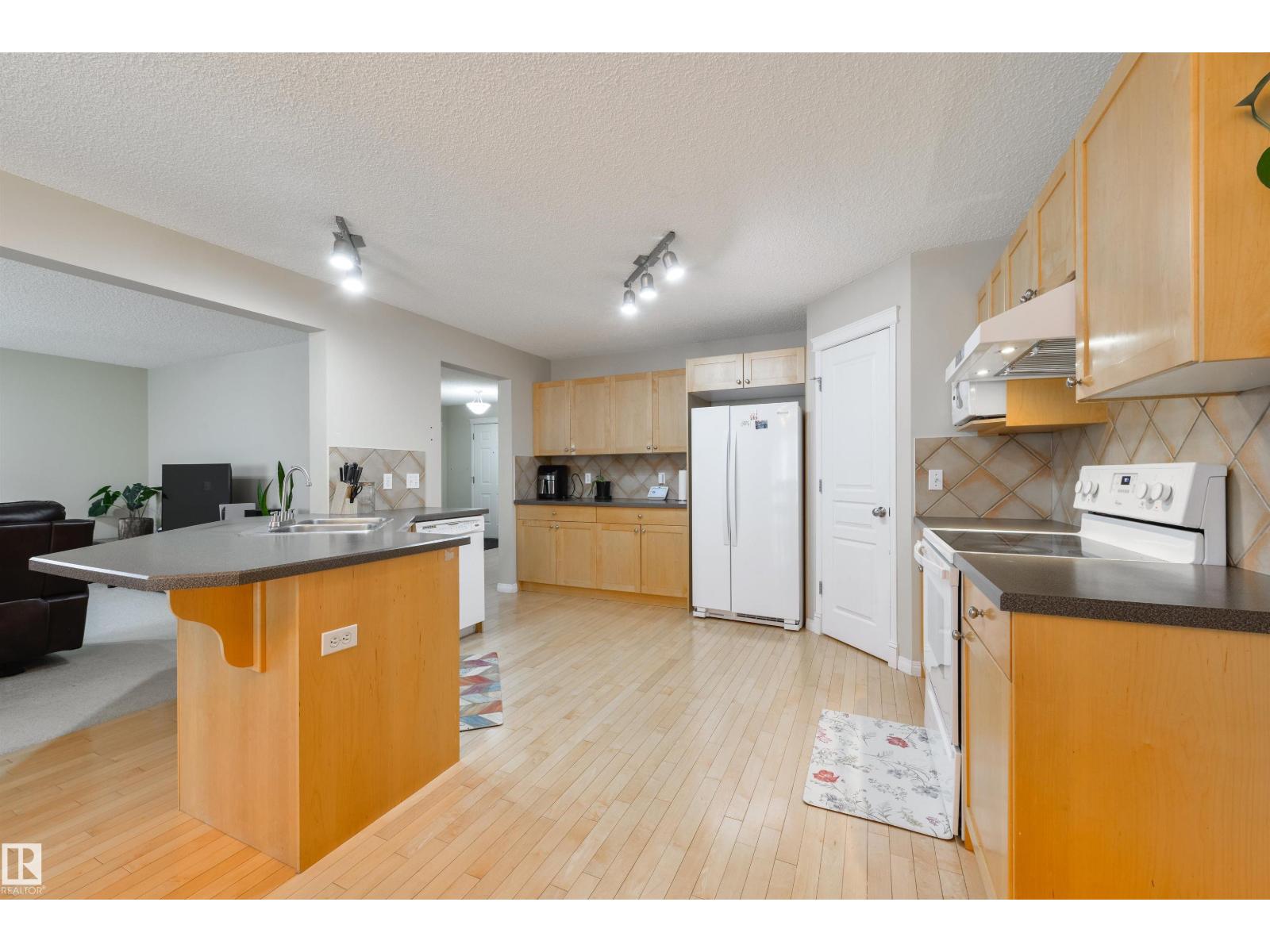 1215 Ormsby Ln Nw, Edmonton, Alberta  T5T 6R2 - Photo 10 - E4487069