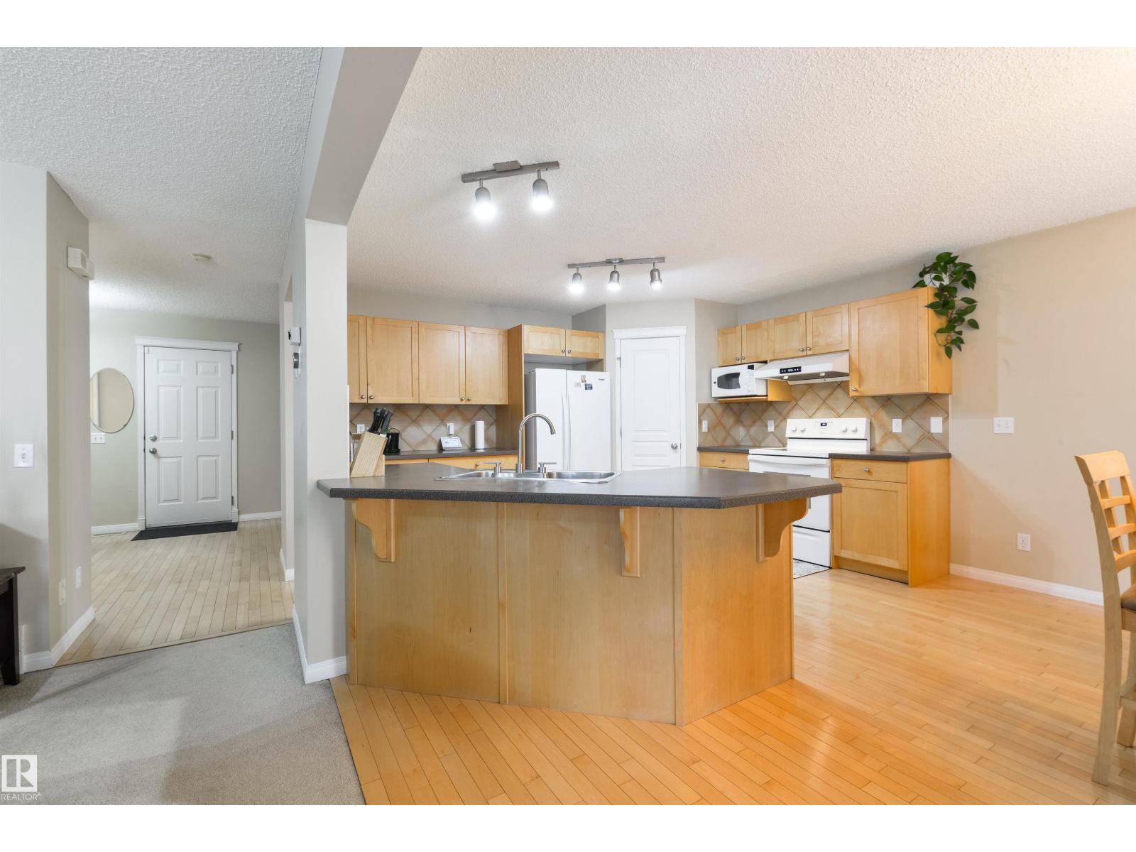 1215 Ormsby Ln Nw, Edmonton, Alberta  T5T 6R2 - Photo 9 - E4487069