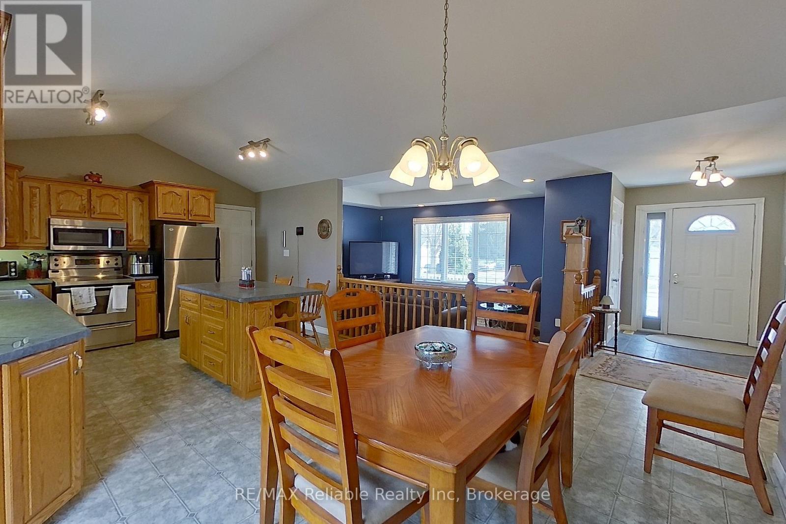 277 Morris Street, North Huron, Ontario  N0M 1H0 - Photo 16 - X12937024