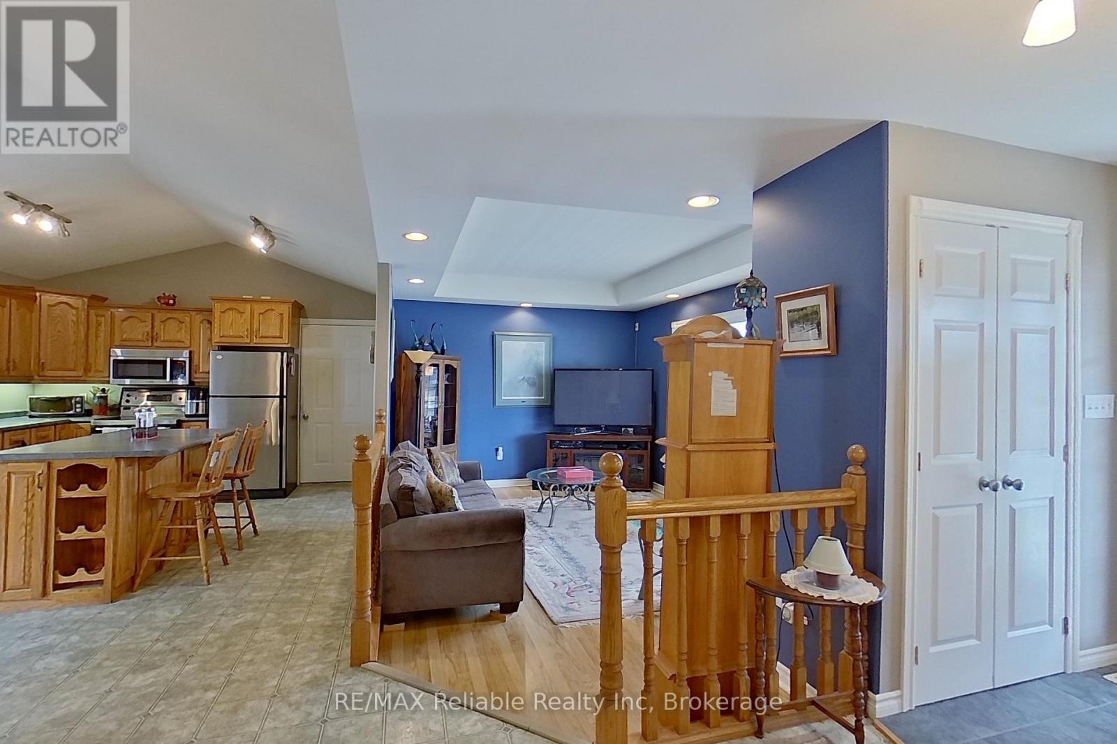 277 Morris Street, North Huron, Ontario  N0M 1H0 - Photo 10 - X12937024