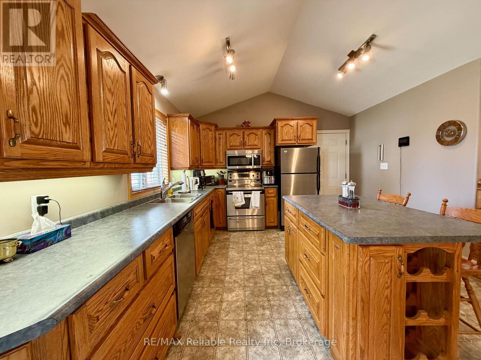 277 Morris Street, North Huron, Ontario  N0M 1H0 - Photo 18 - X12937024