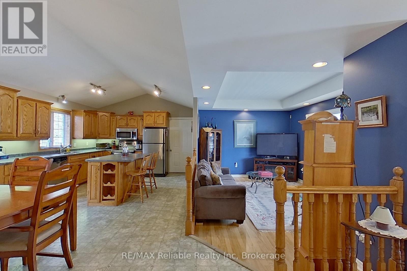 277 Morris Street, North Huron, Ontario  N0M 1H0 - Photo 13 - X12937024