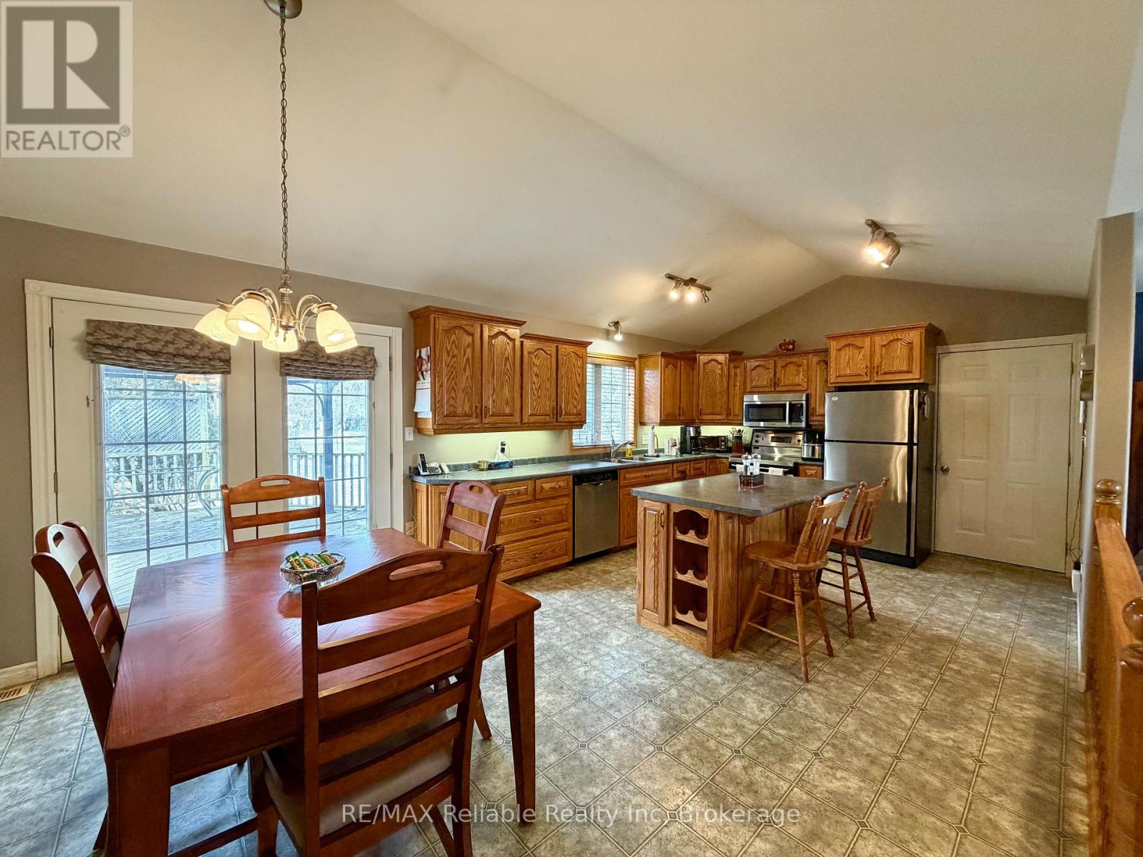 277 Morris Street, North Huron, Ontario  N0M 1H0 - Photo 17 - X12937024