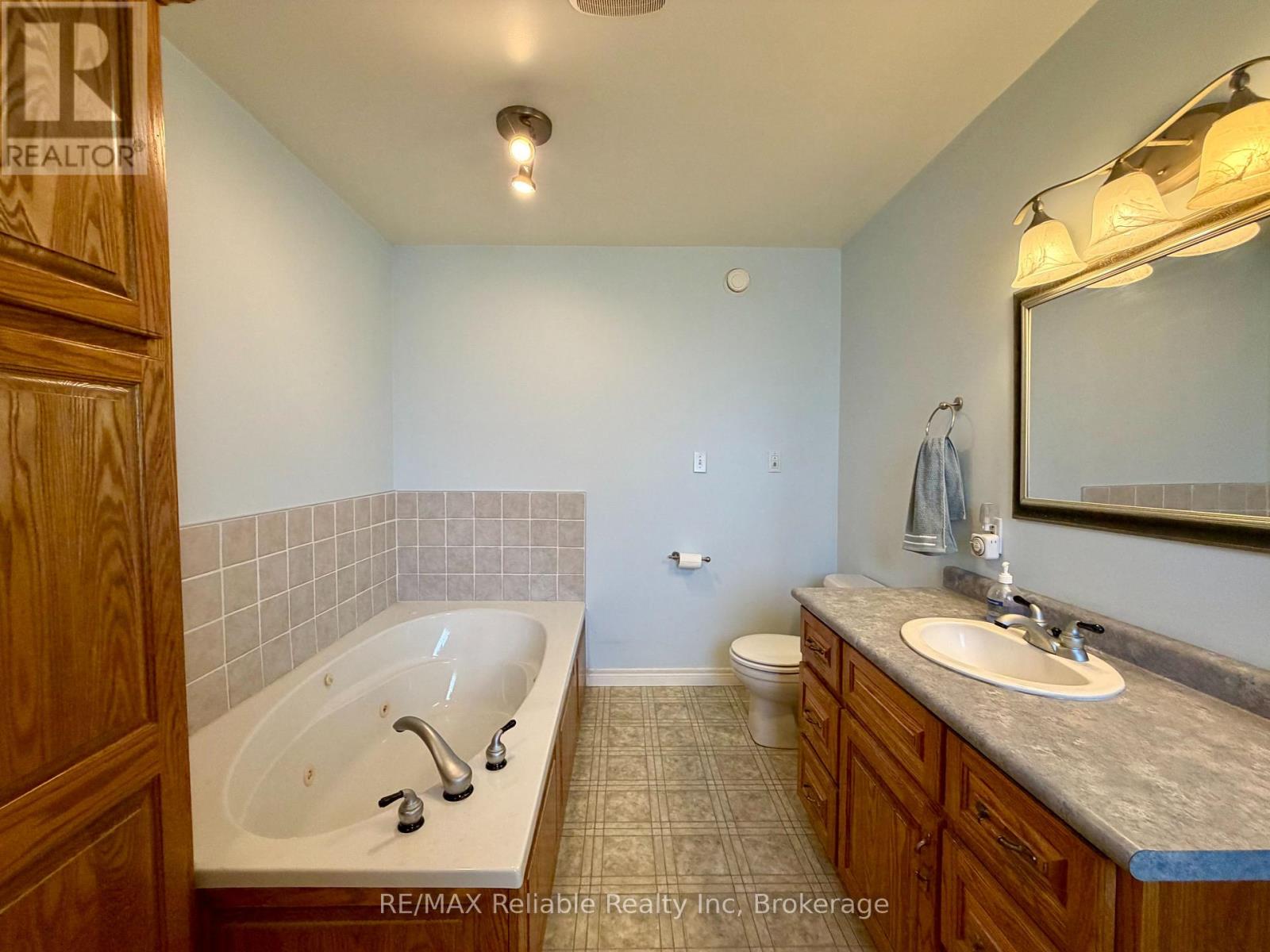 277 Morris Street, North Huron, Ontario  N0M 1H0 - Photo 30 - X12937024