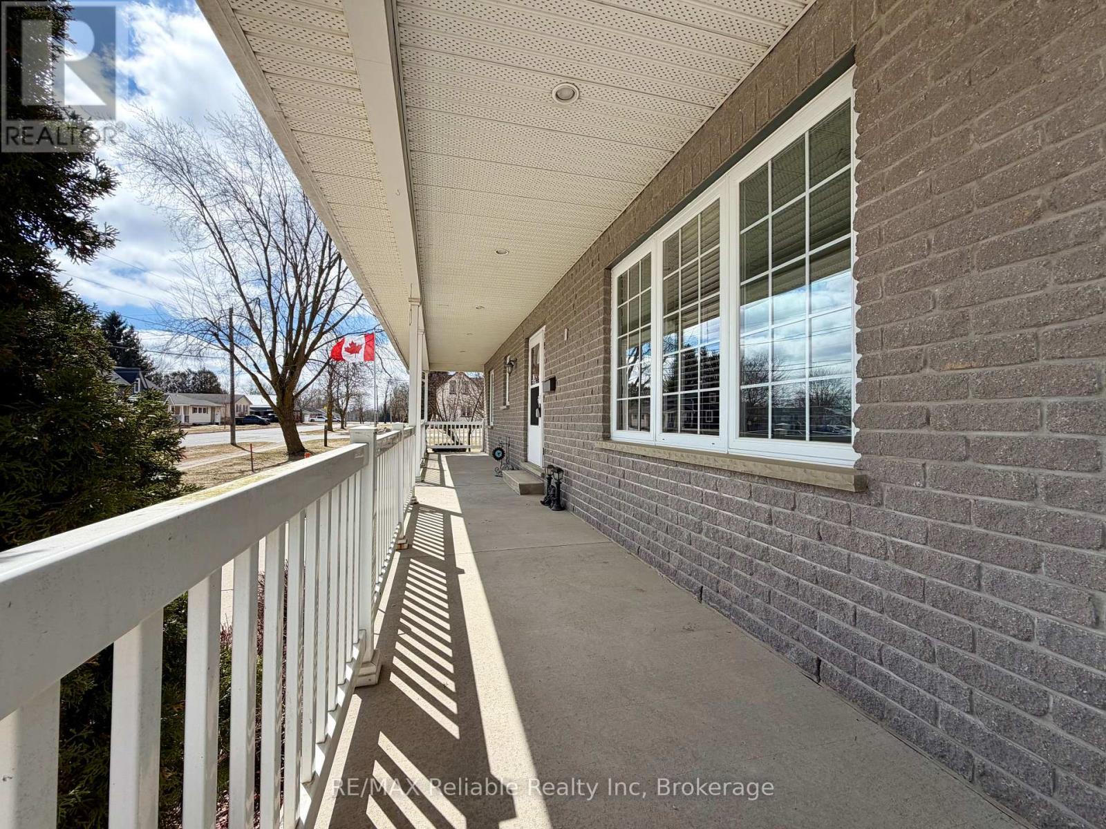 277 Morris Street, North Huron, Ontario  N0M 1H0 - Photo 4 - X12937024