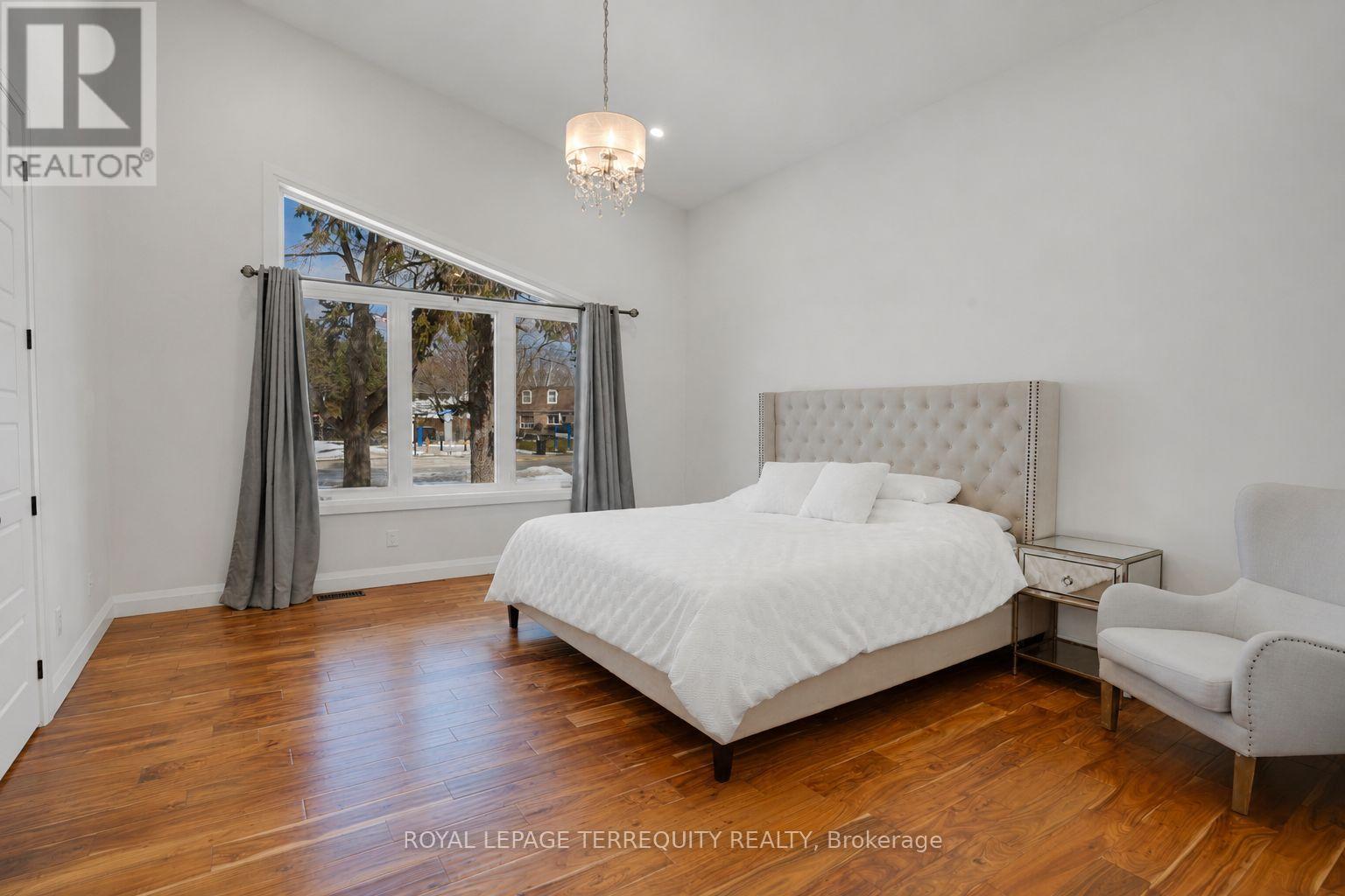 716 North Shore Boulevard E, Burlington, Ontario  L7T 1X6 - Photo 12 - W13112338