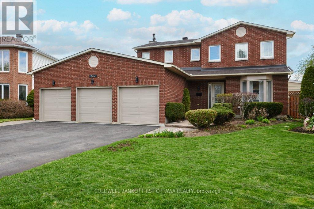 1592 Zachary Street, Ottawa, Ontario  K1C 6C6 - Photo 2 - X13109296