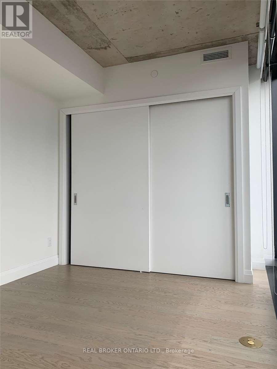 2001 - 224 King Street W, Toronto, Ontario  M5H 0A6 - Photo 7 - C13114168