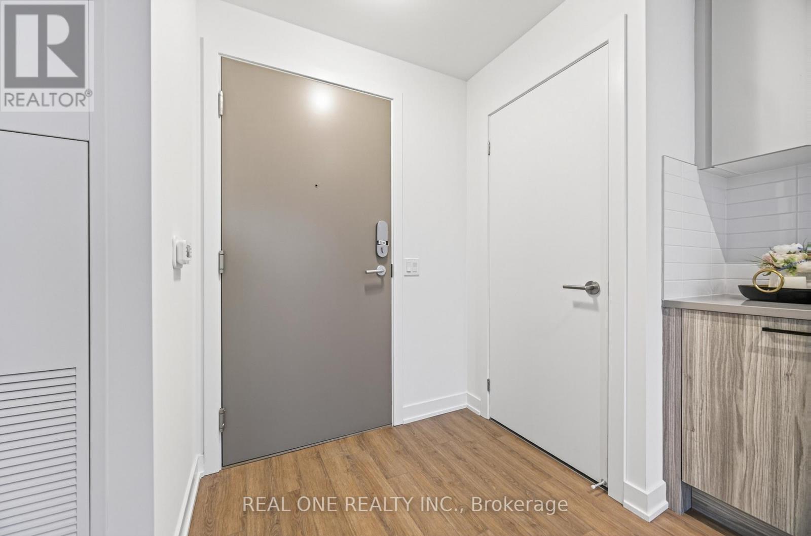 2210 - 5 Quarrington Lane, Toronto, Ontario  M3C 0S5 - Photo 4 - C13114190