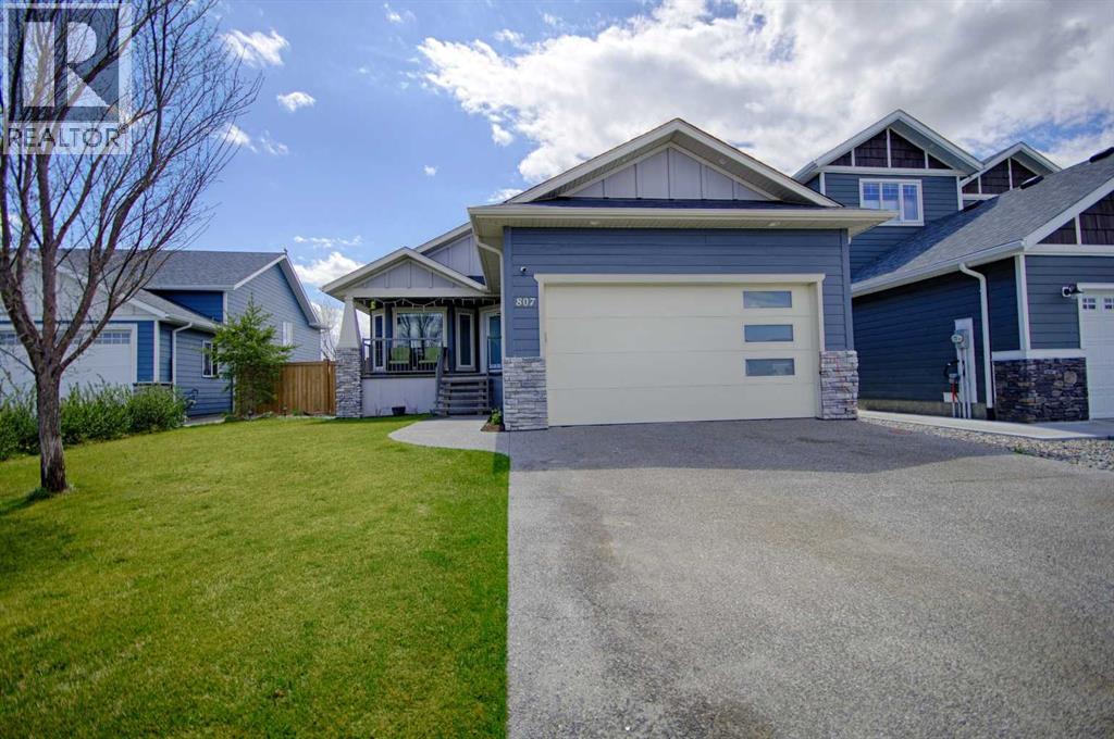 807 Sunset Place, Picture Butte, Alberta  T0K 1V0 - Photo 2 - A2308332