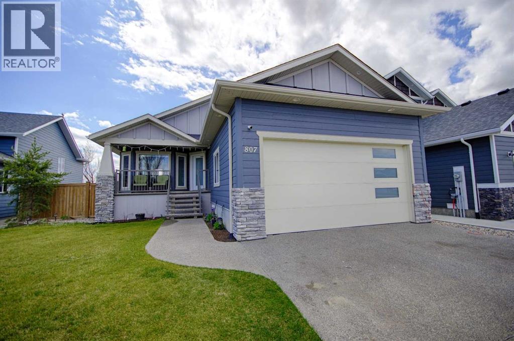 807 Sunset Place, Picture Butte, Alberta  T0K 1V0 - Photo 1 - A2308332