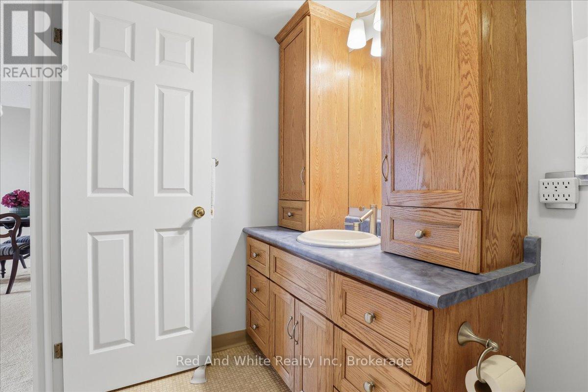 808 - 10 Ellen Street E, Kitchener, Ontario  N2H 6R8 - Photo 24 - X13114160