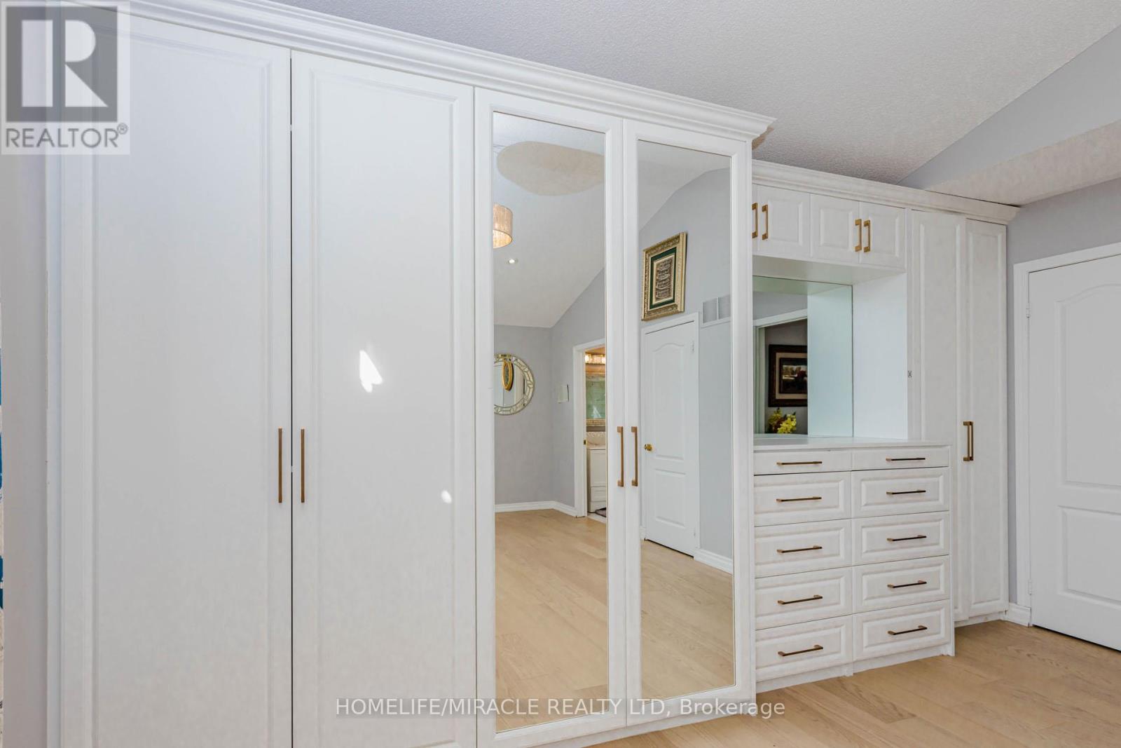 3339 Crompton Crescent, Mississauga, Ontario  L5B 4C7 - Photo 40 - W13114164