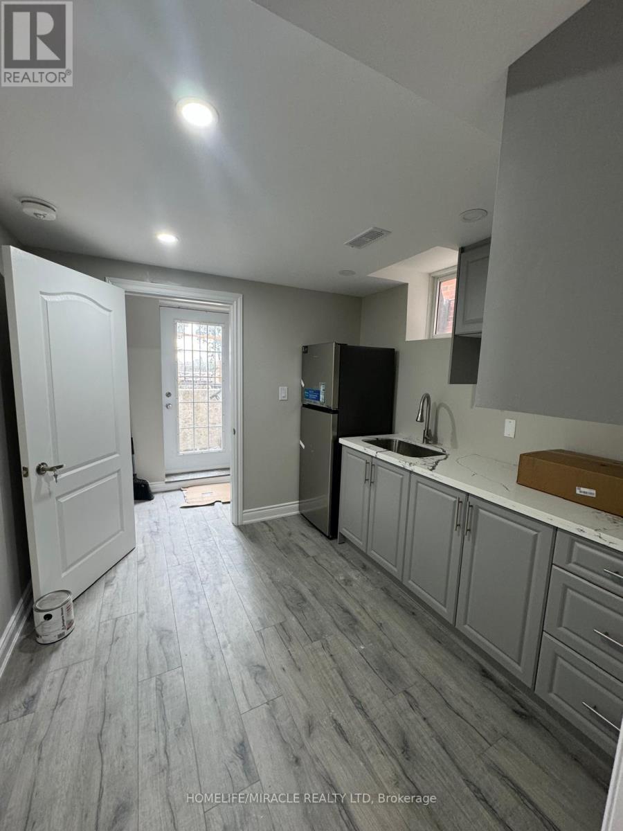 3339 Crompton Crescent, Mississauga, Ontario  L5B 4C7 - Photo 45 - W13114164