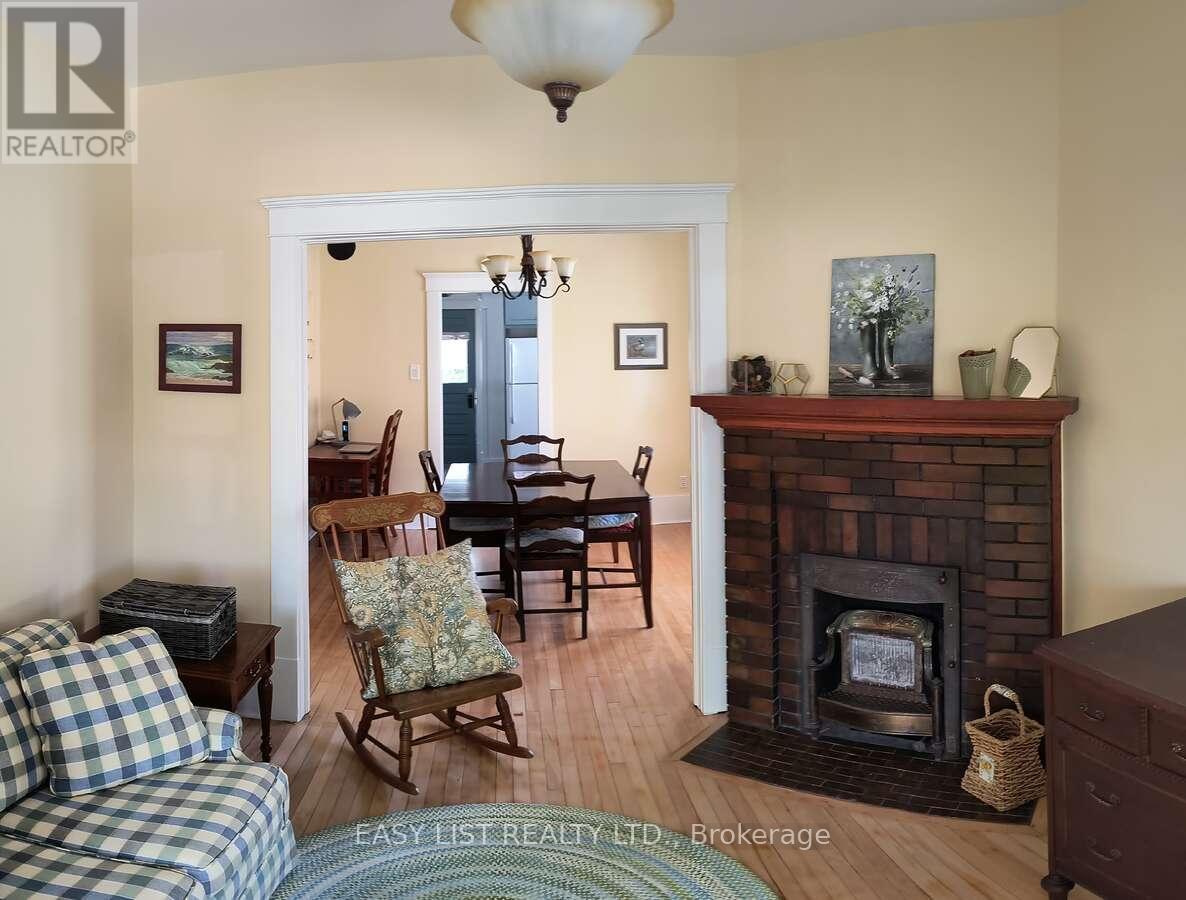 114 College Avenue N, Sarnia, Ontario  N7T 6A9 - Photo 2 - X13114212