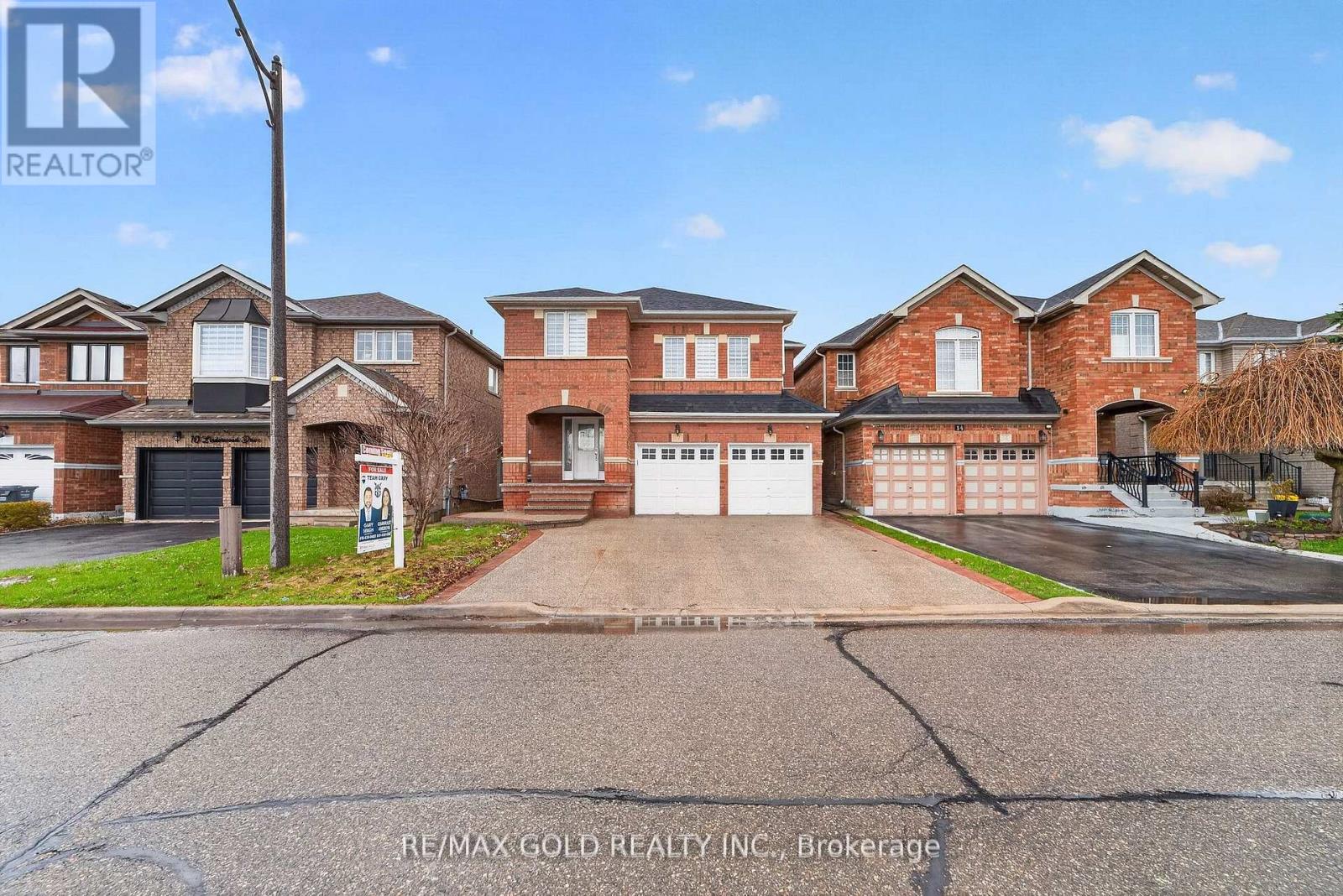 12 Linderwood Drive, Brampton, Ontario  L7A 1R7 - Photo 2 - W13114194