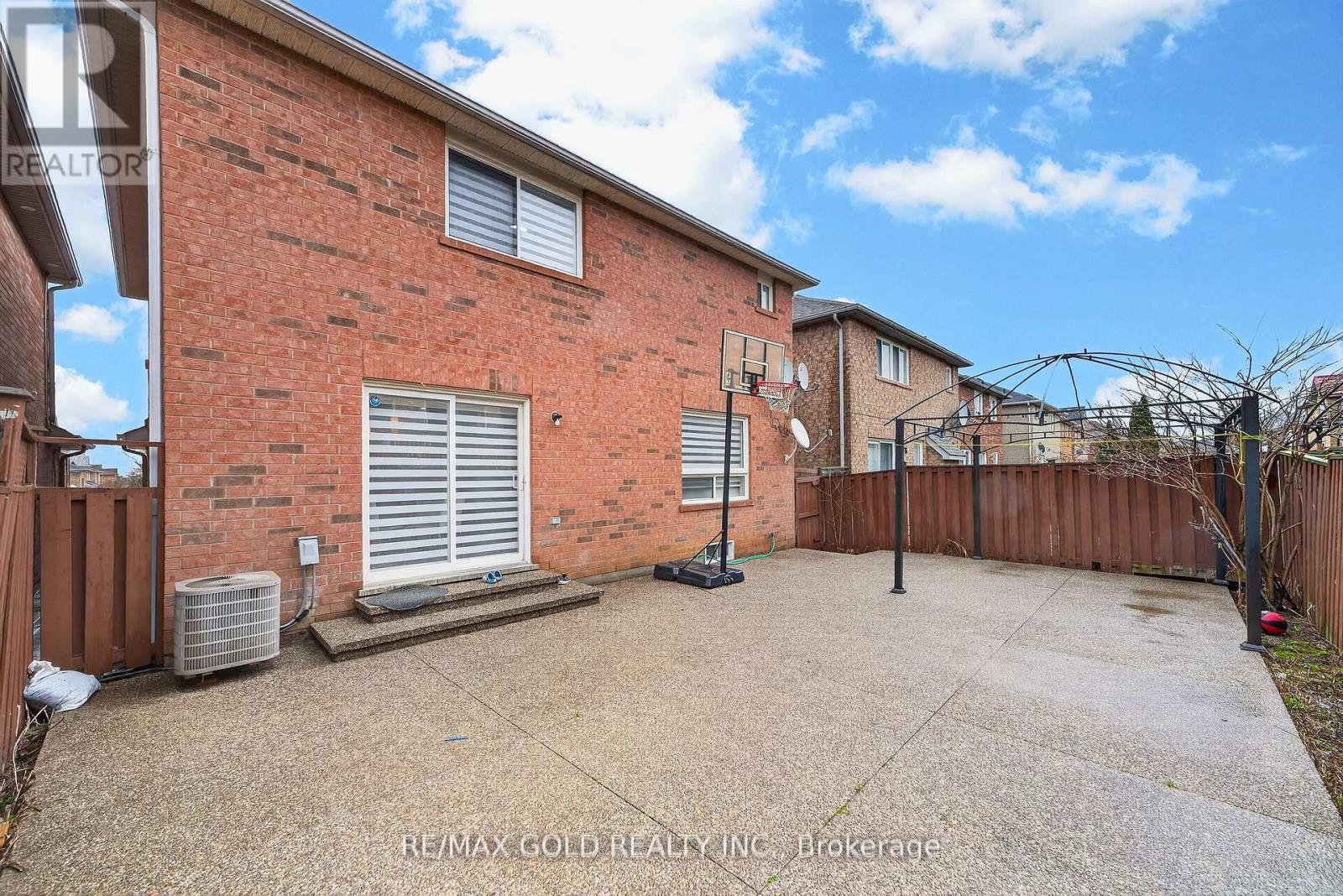 12 Linderwood Drive, Brampton, Ontario  L7A 1R7 - Photo 47 - W13114194