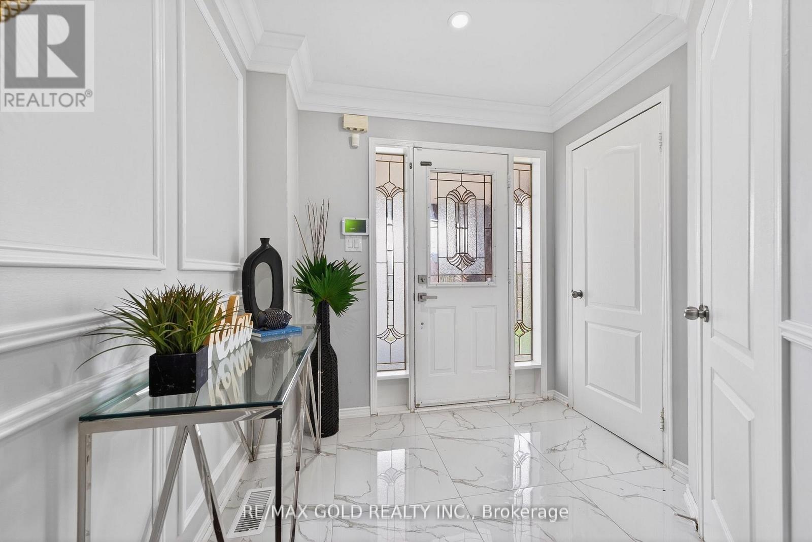 12 Linderwood Drive, Brampton, Ontario  L7A 1R7 - Photo 6 - W13114194