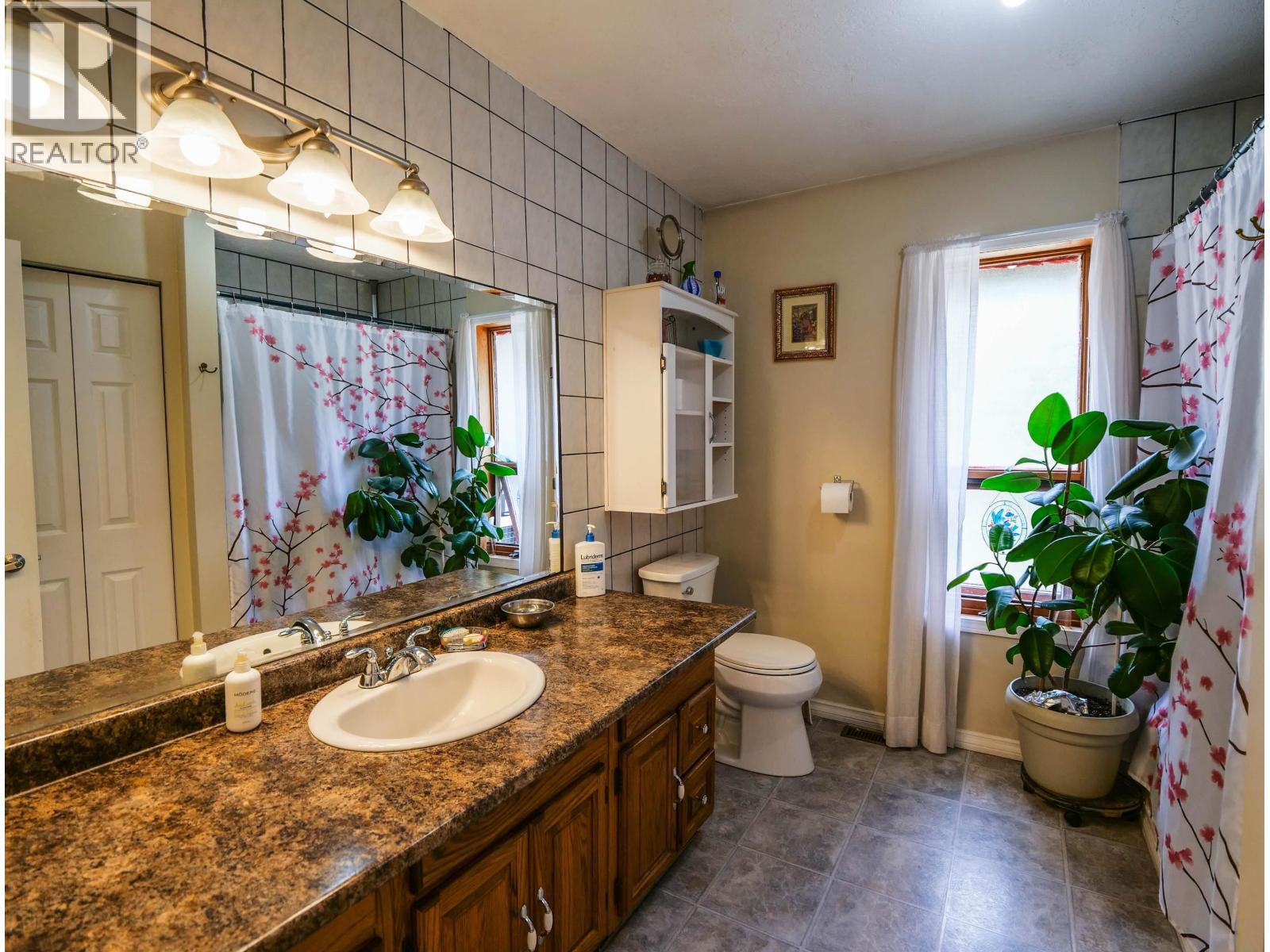 571 Yetta Road, Bouchie Lake, British Columbia  V2J 3H9 - Photo 13 - R3122410