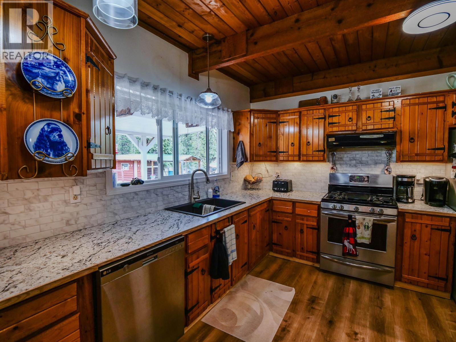 571 Yetta Road, Bouchie Lake, British Columbia  V2J 3H9 - Photo 5 - R3122410