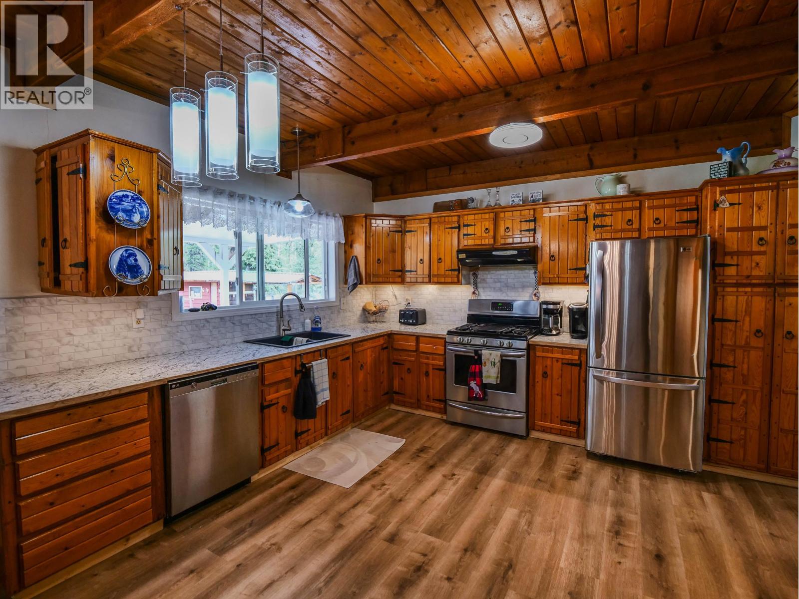 571 Yetta Road, Bouchie Lake, British Columbia  V2J 3H9 - Photo 8 - R3122410