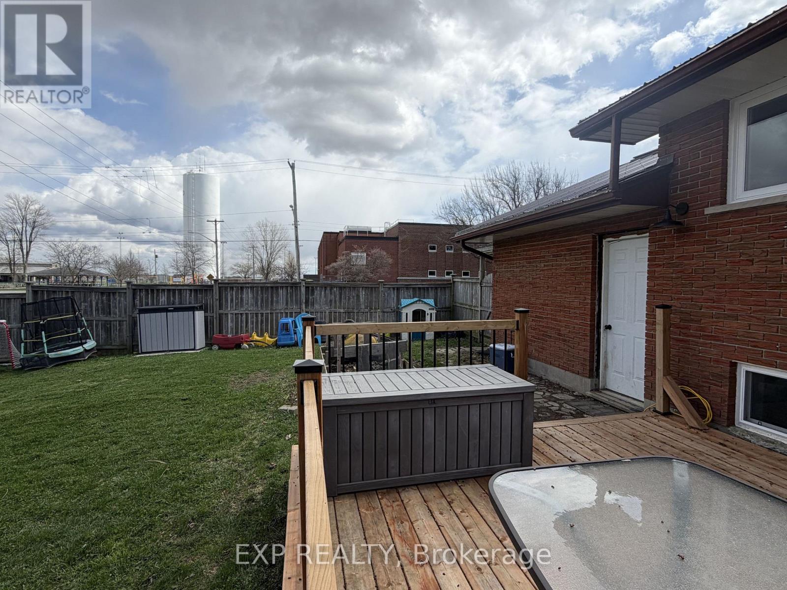 597 Gold Street, Warwick, Ontario  N0M 2S0 - Photo 38 - X12864380