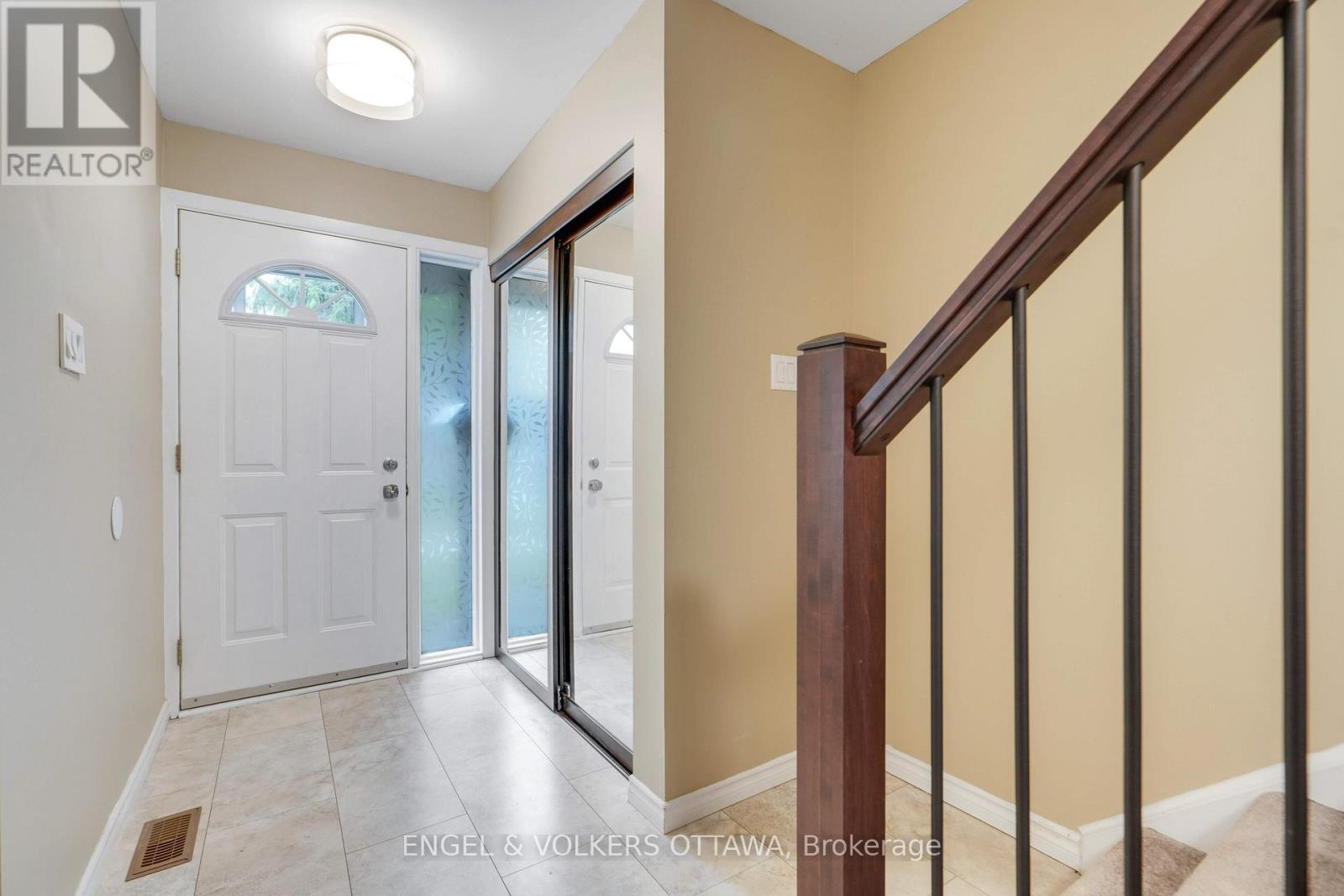 33 - 2111 Montreal Road, Ottawa, Ontario  K1J 8M8 - Photo 3 - X13114244