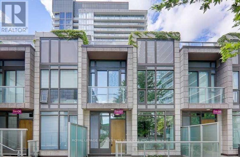 Th7 - 121 Mcmahon Drive, Toronto, Ontario  M2K 0C2 - Photo 1 - C13114246