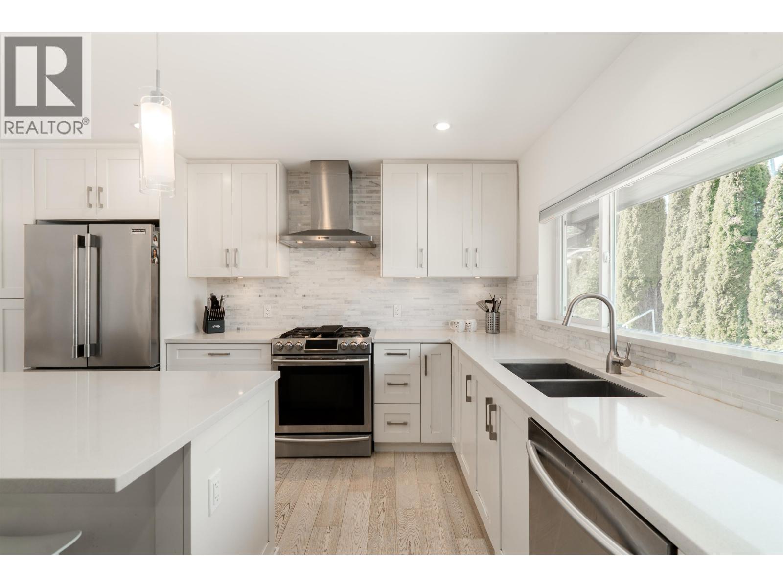 1056 DANSEY AVENUE, Coquitlam, British Columbia