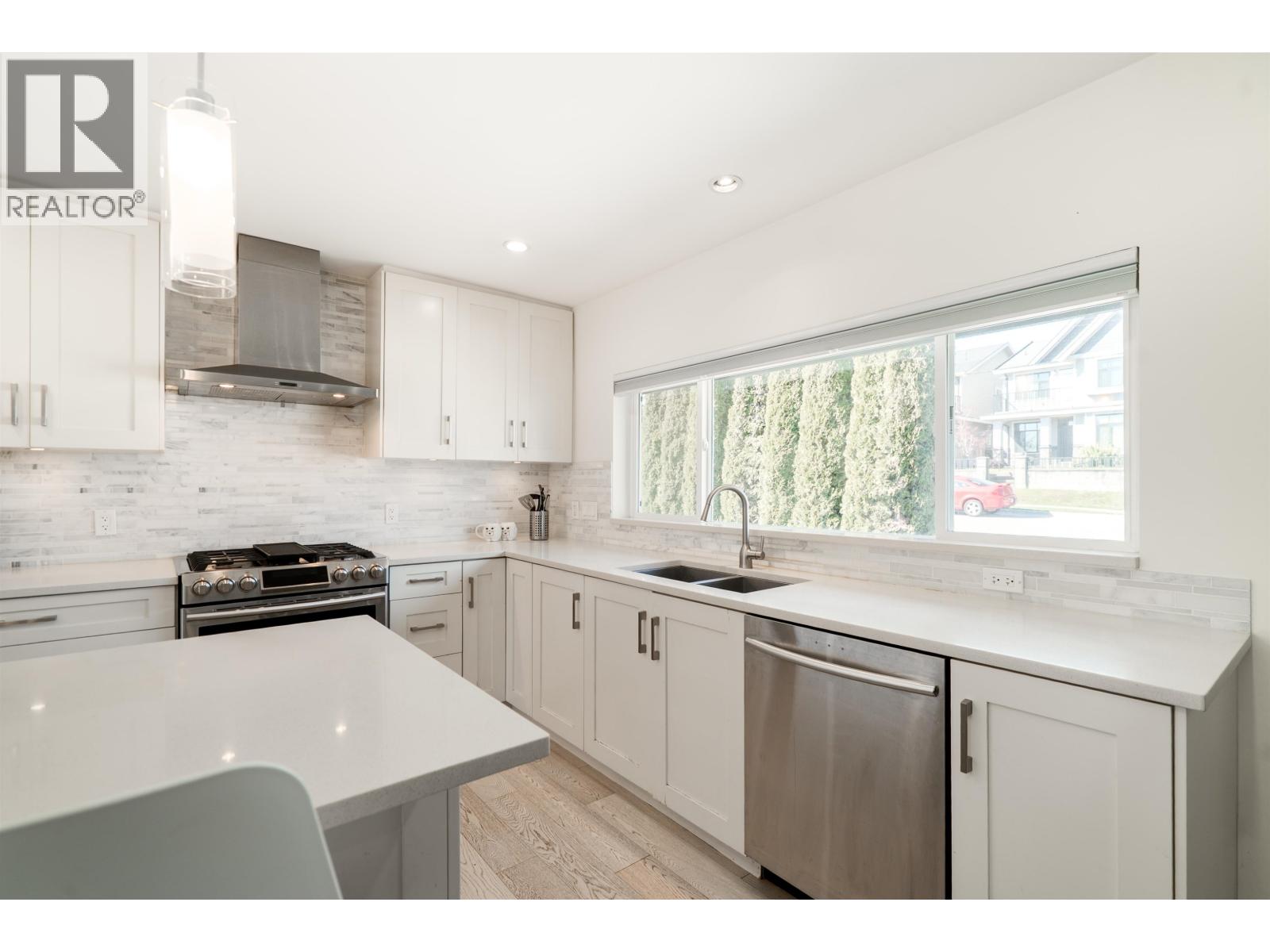 1056 Dansey Avenue, Coquitlam, British Columbia  V3K 3H3 - Photo 3 - R3122361