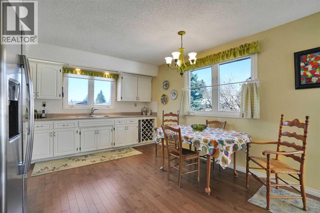 228 Dovercrest Place Se, Calgary, Alberta  t2b 1y5 - Photo 11 - A2309195