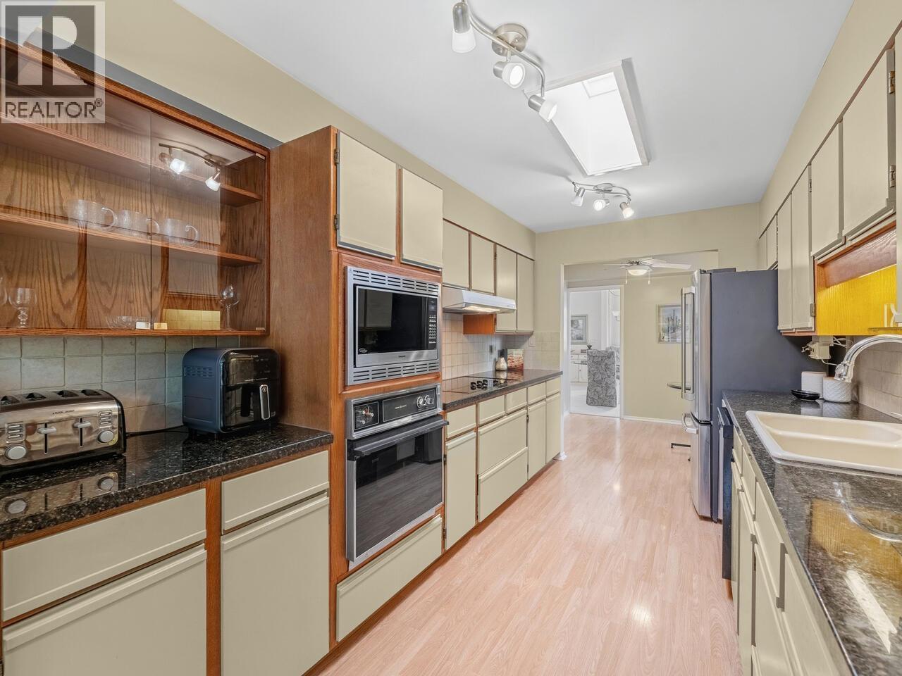 8355 Nelson Avenue, Burnaby, British Columbia  V5J 4E8 - Photo 19 - R3122391